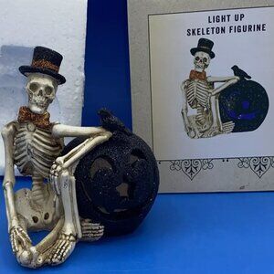 LIGHT UP JACK-O-LANTERN WITH SKELETON
